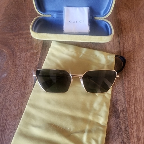 NEW - Gucci Geometric Logo Sunglasses main image 7